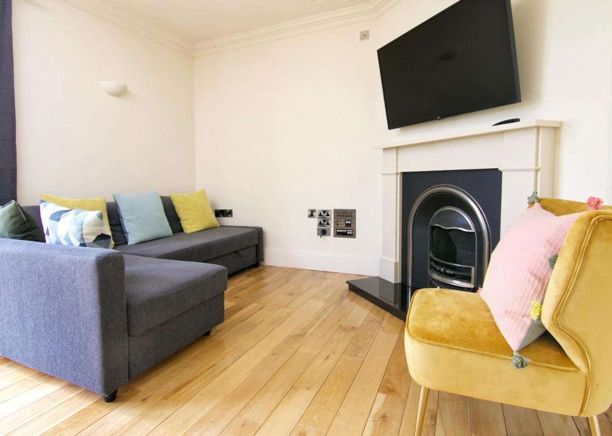 Appartement Escape Ordinary At Castle Hume à Enniskillen Extérieur photo