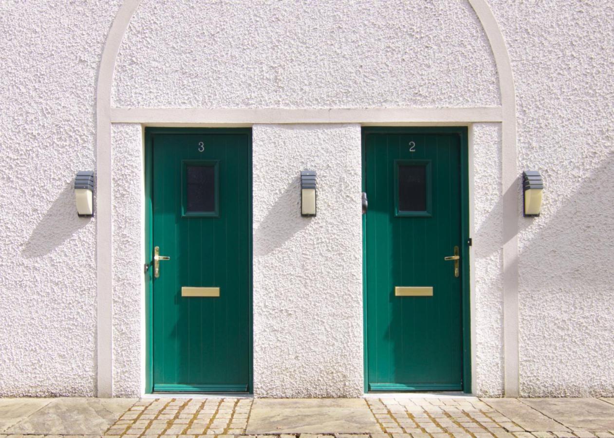 Appartement Escape Ordinary At Castle Hume à Enniskillen Extérieur photo