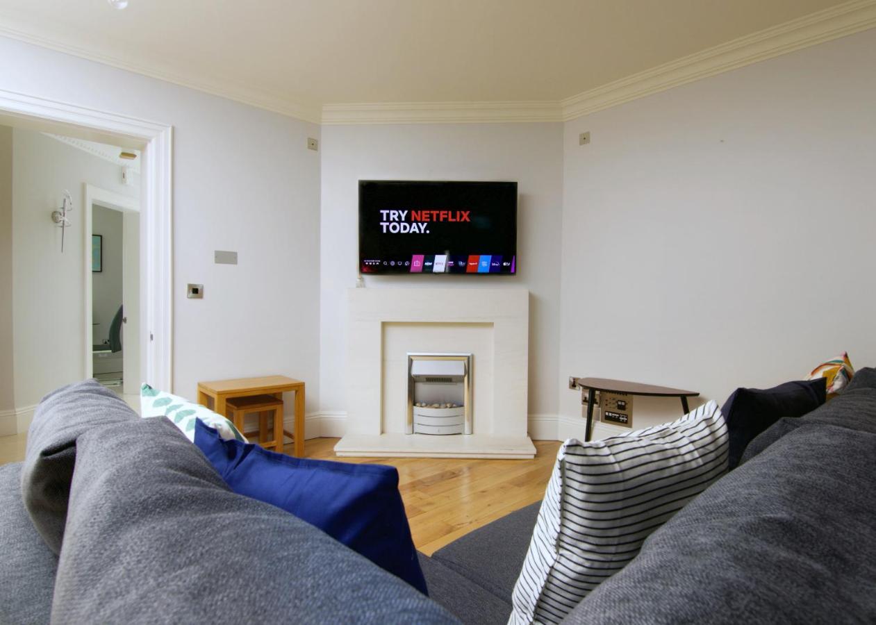 Appartement Escape Ordinary At Castle Hume à Enniskillen Extérieur photo