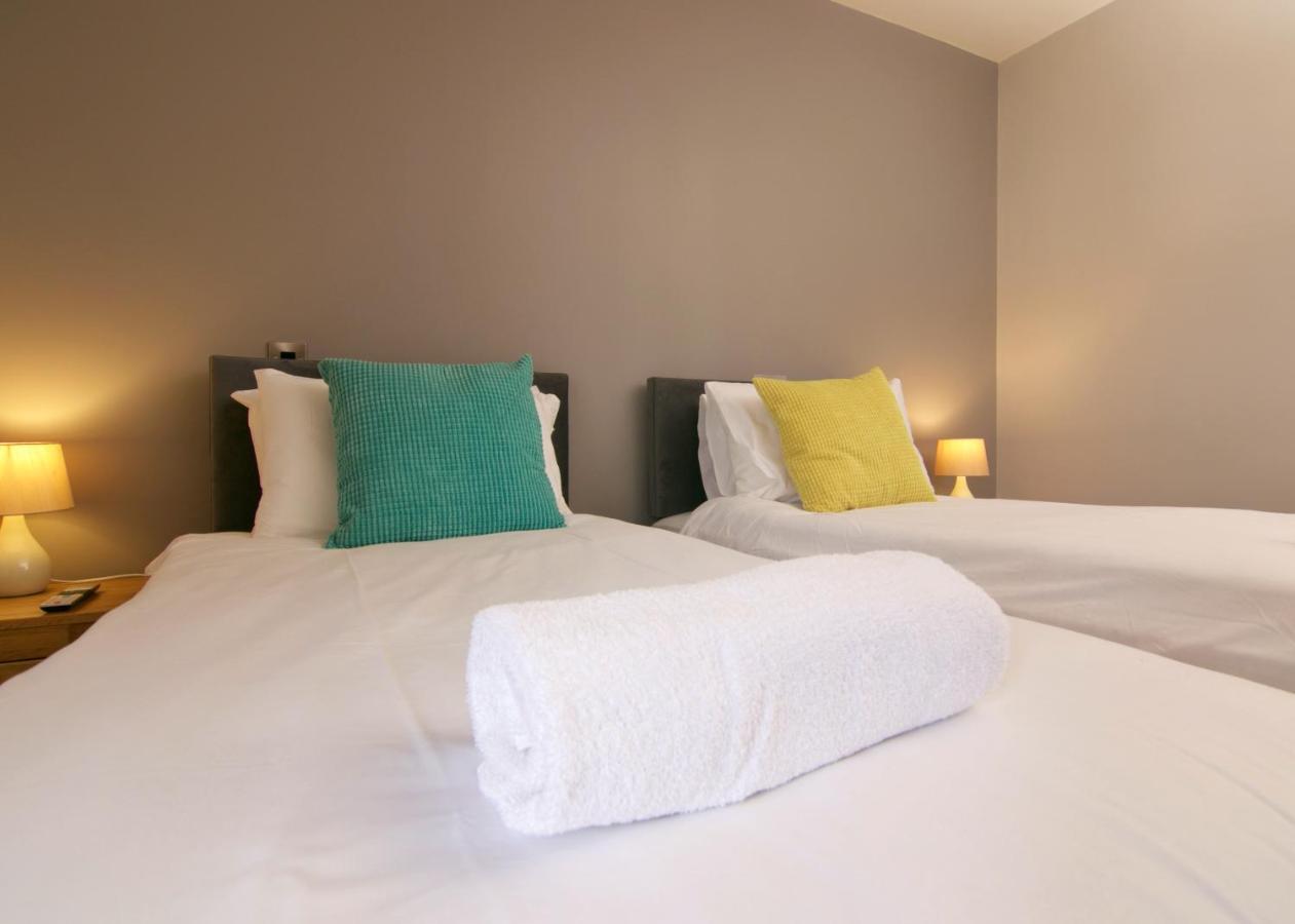Appartement Escape Ordinary At Castle Hume à Enniskillen Extérieur photo