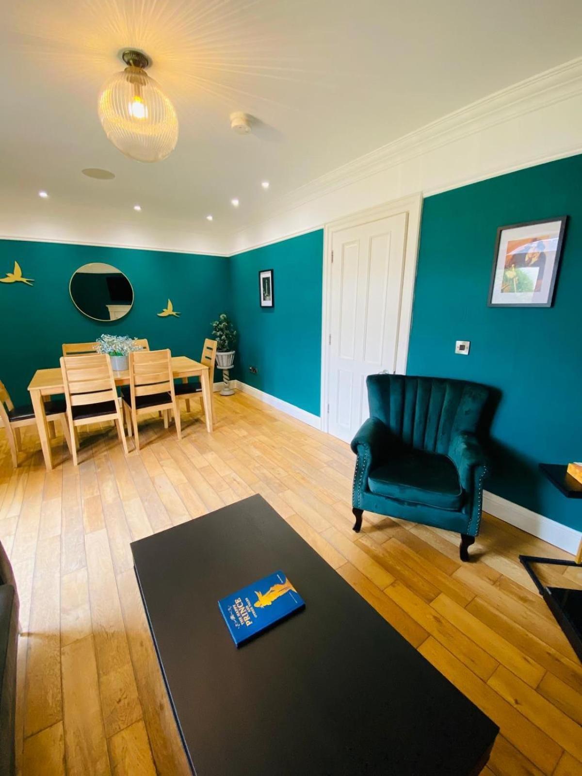 Appartement Escape Ordinary At Castle Hume à Enniskillen Extérieur photo