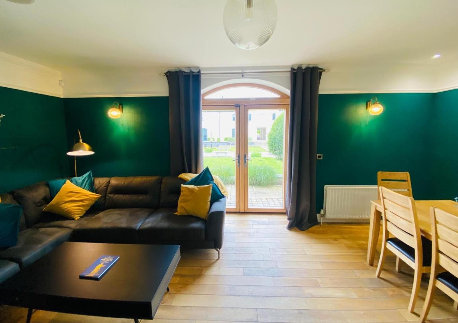 Appartement Escape Ordinary At Castle Hume à Enniskillen Extérieur photo