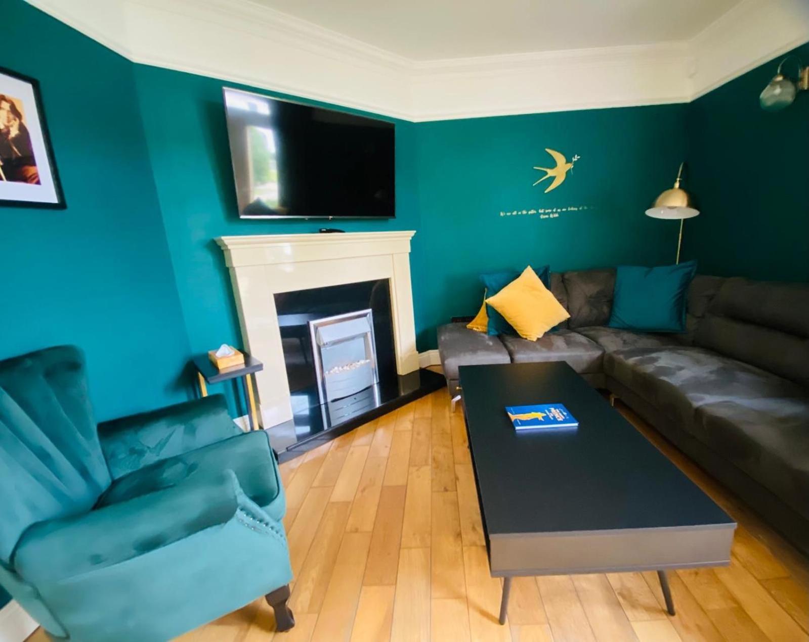 Appartement Escape Ordinary At Castle Hume à Enniskillen Extérieur photo